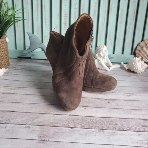 Clarks Shoes - 84. CLARKS Suede Zipper Ankle Boots